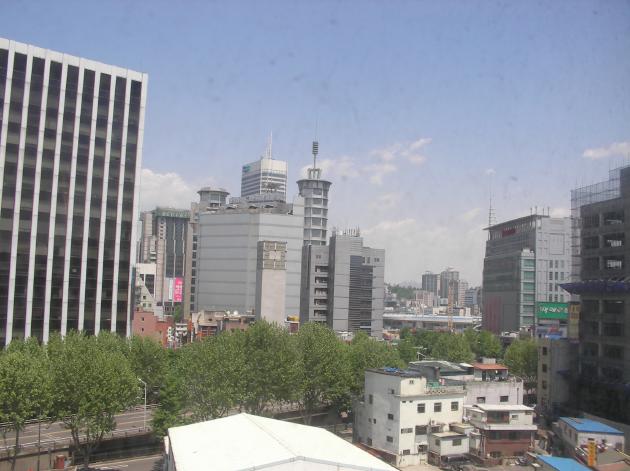 ヨンビンホテル（迎賓ホテル）の部屋から見える景色（東大門市場方面）